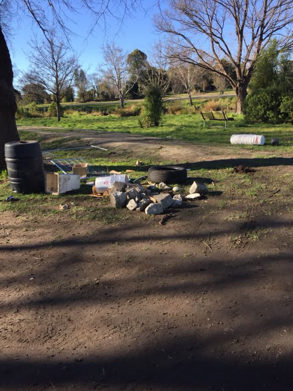 The photograph attached to this rubbish/recycling report