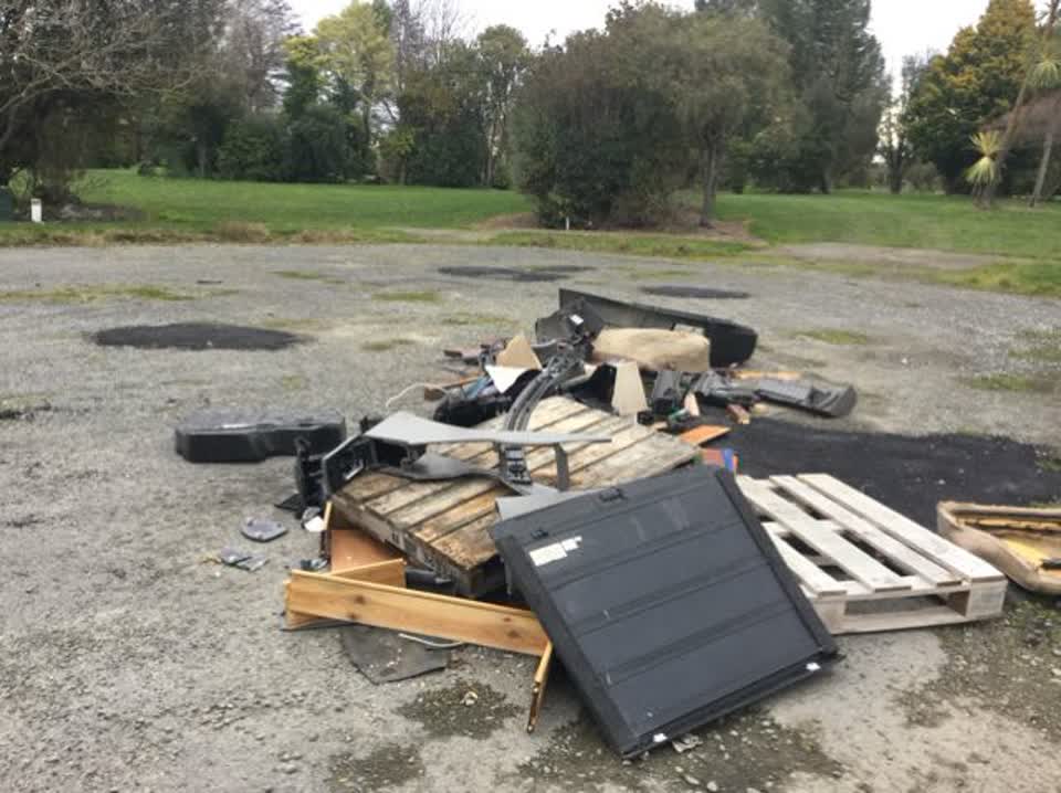 The photograph attached to this rubbish/recycling report