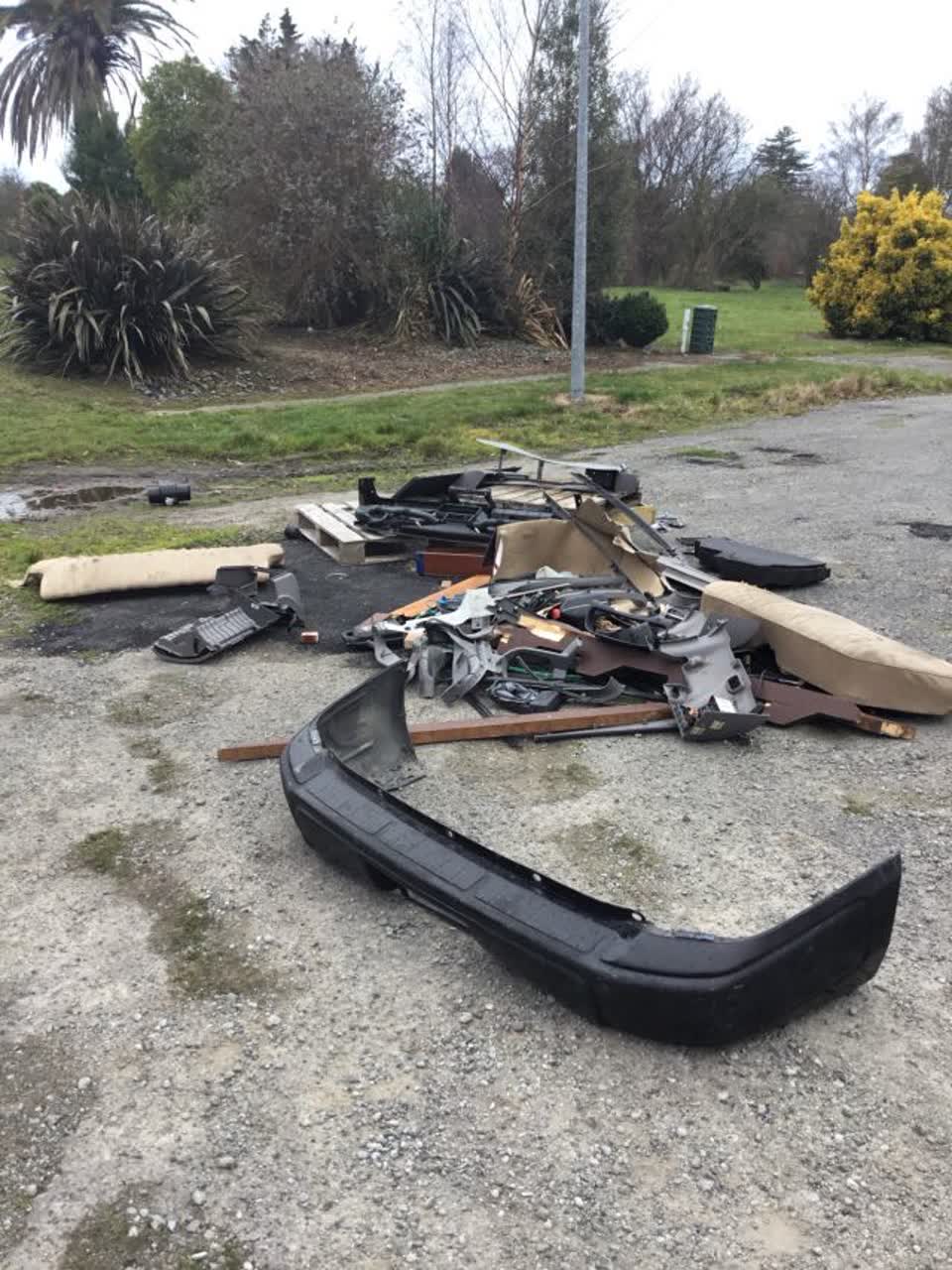 The photograph attached to this rubbish/recycling report