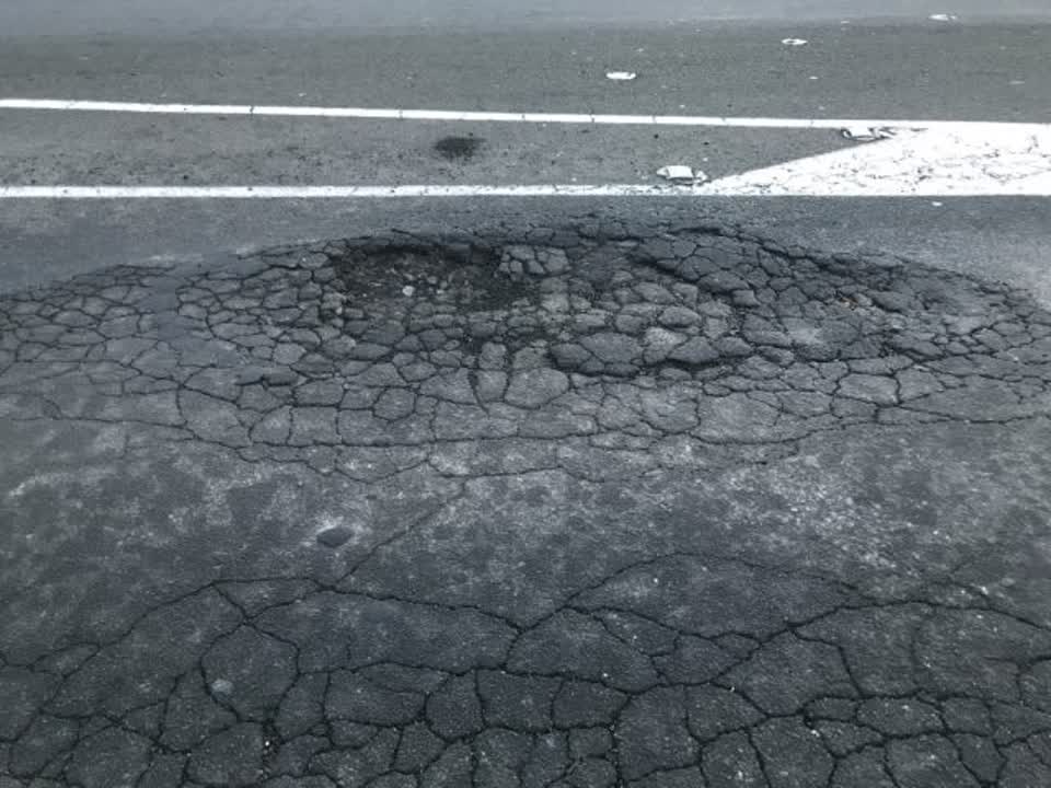The photograph attached to this roading/streets report