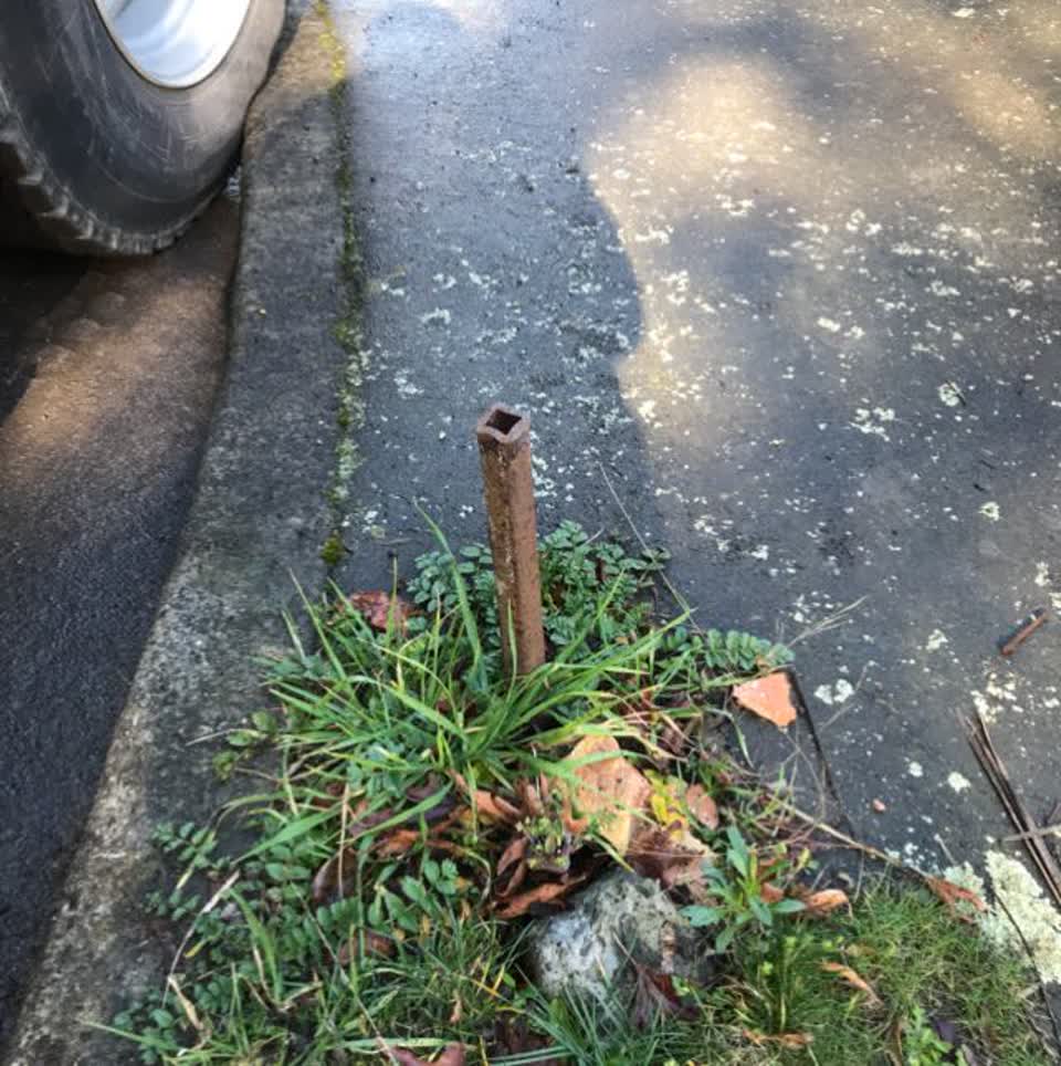 The photograph attached to this roading/streets report