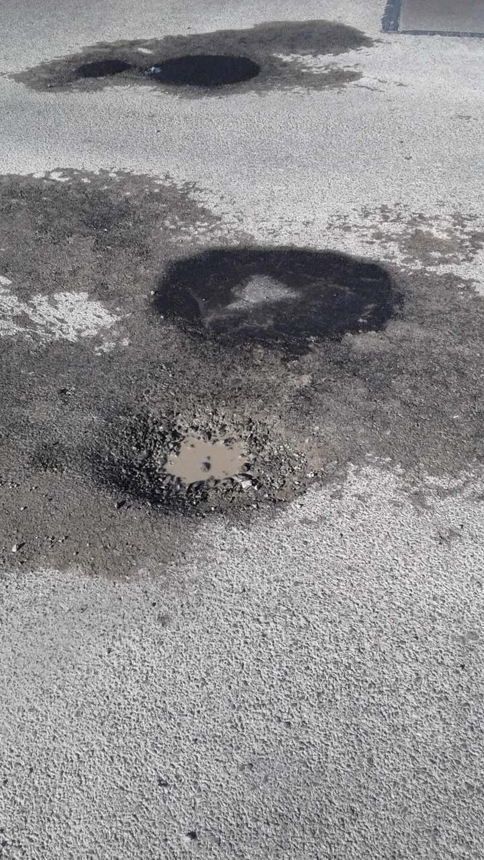The photograph attached to this roading/streets report