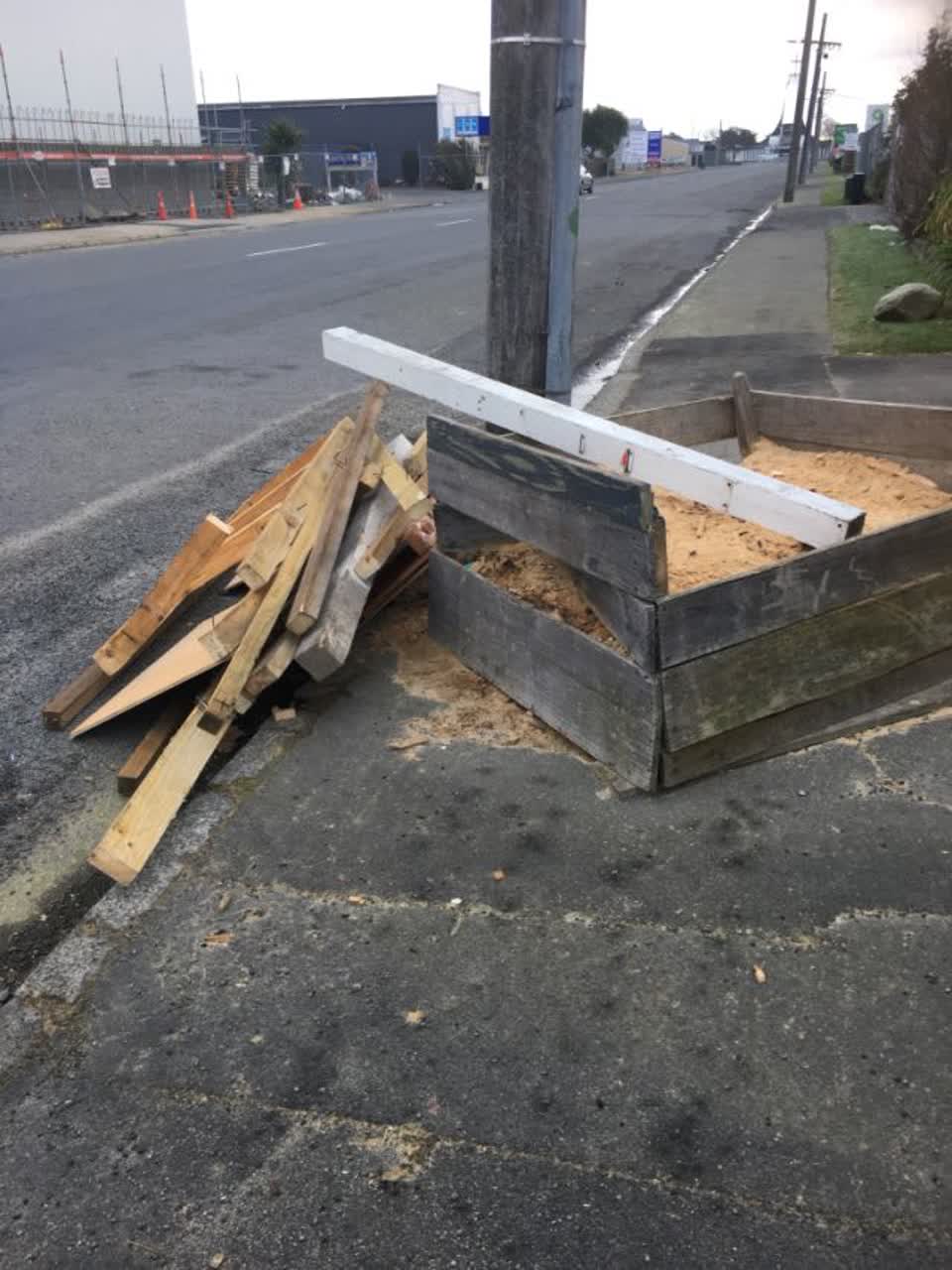 The photograph attached to this rubbish/recycling report