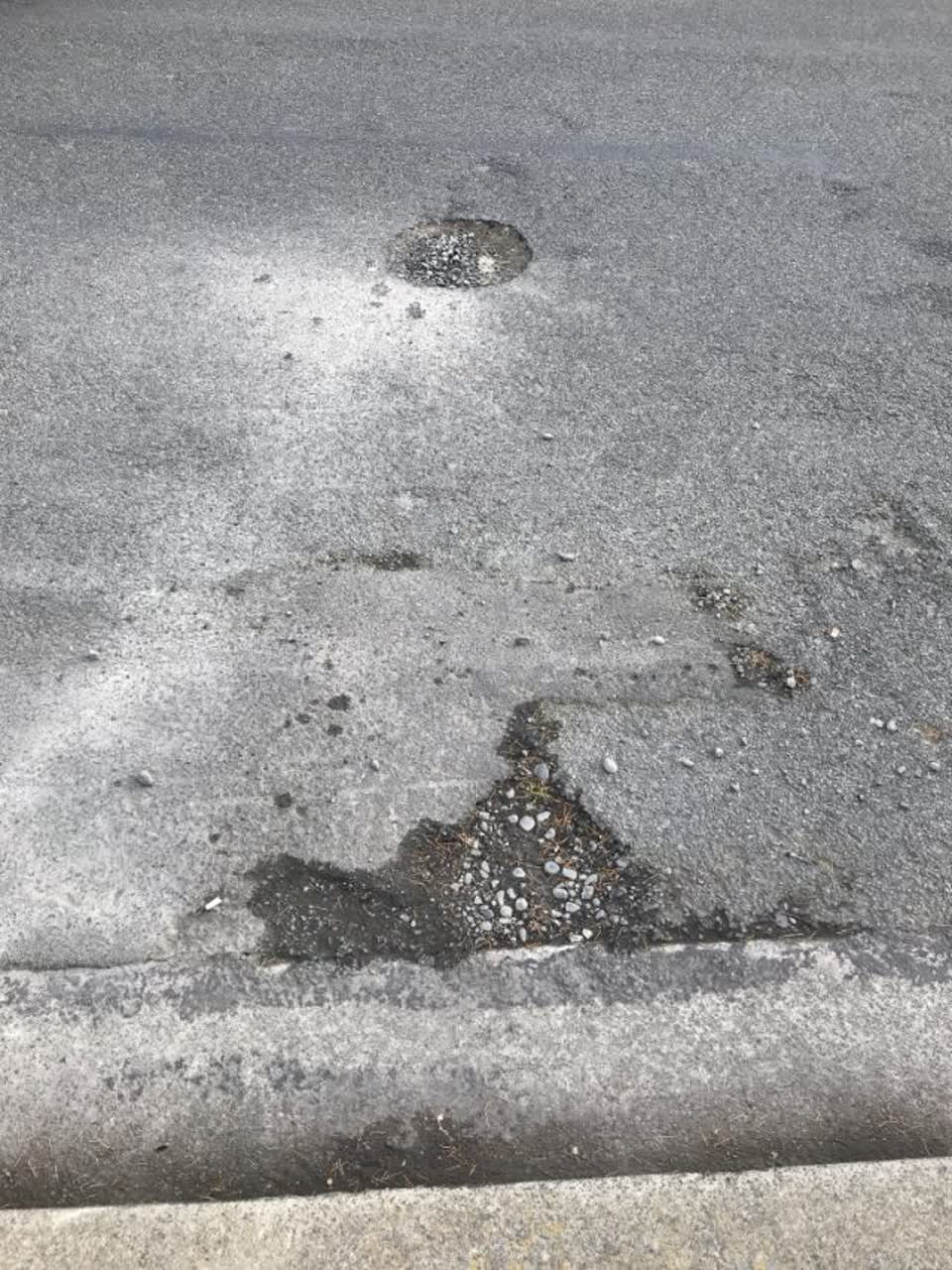 The photograph attached to this roading/streets report
