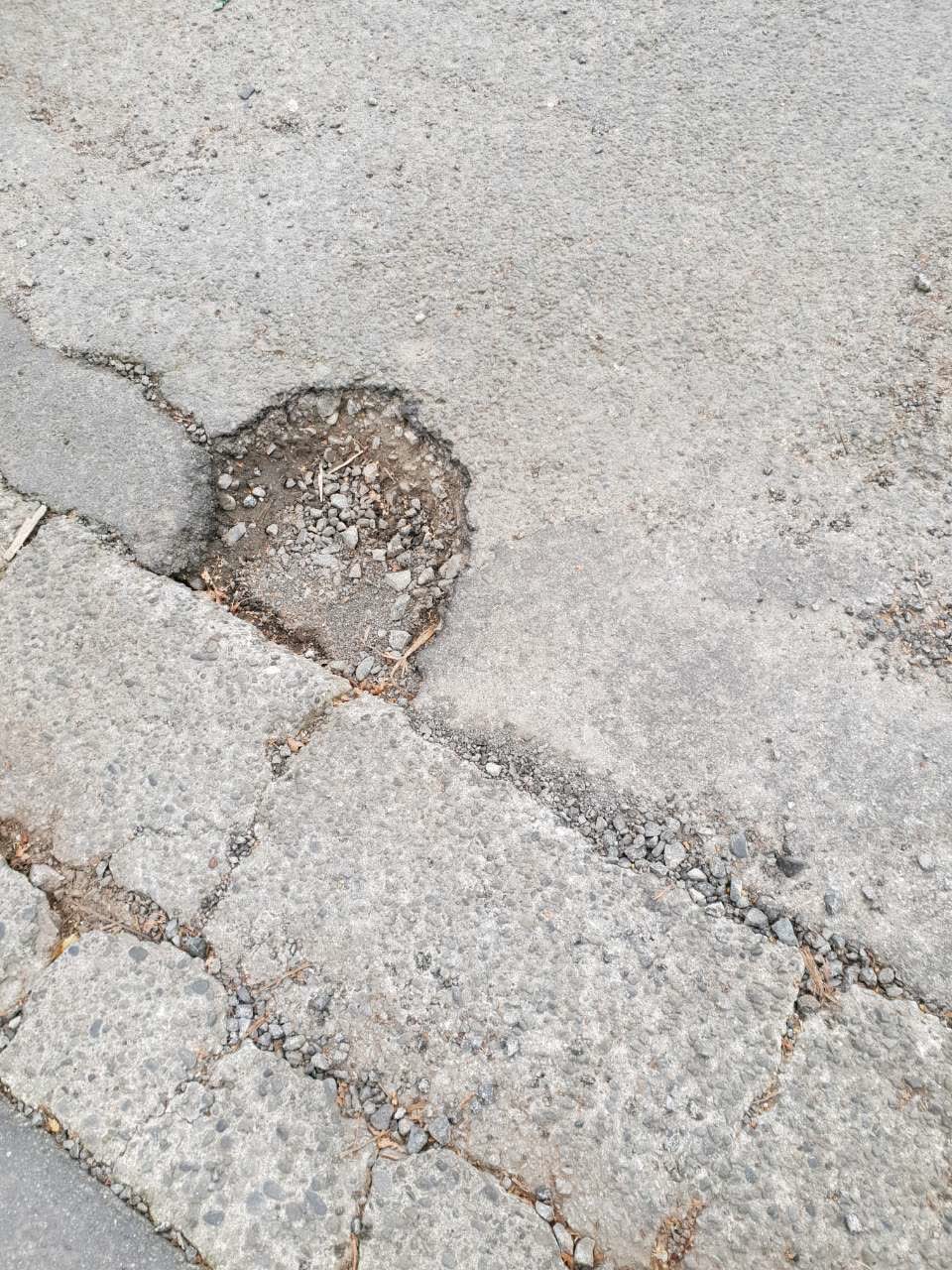 The photograph attached to this roading/streets report