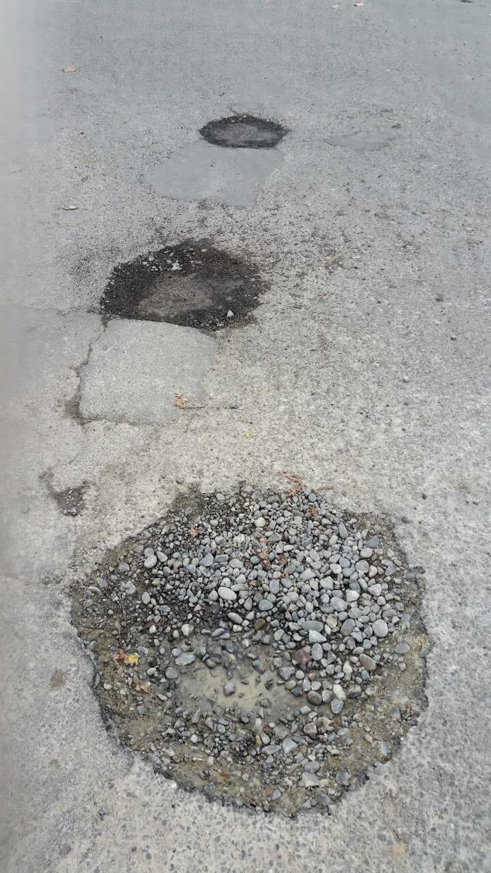 The photograph attached to this roading/streets report