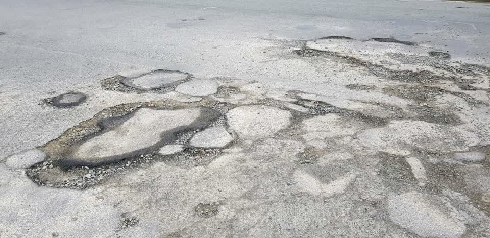 The photograph attached to this roading/streets report