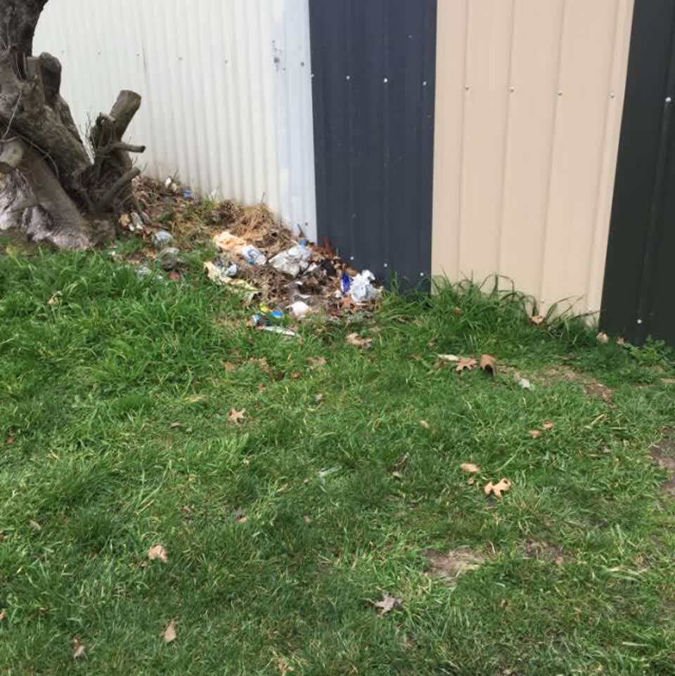 The photograph attached to this rubbish/recycling report