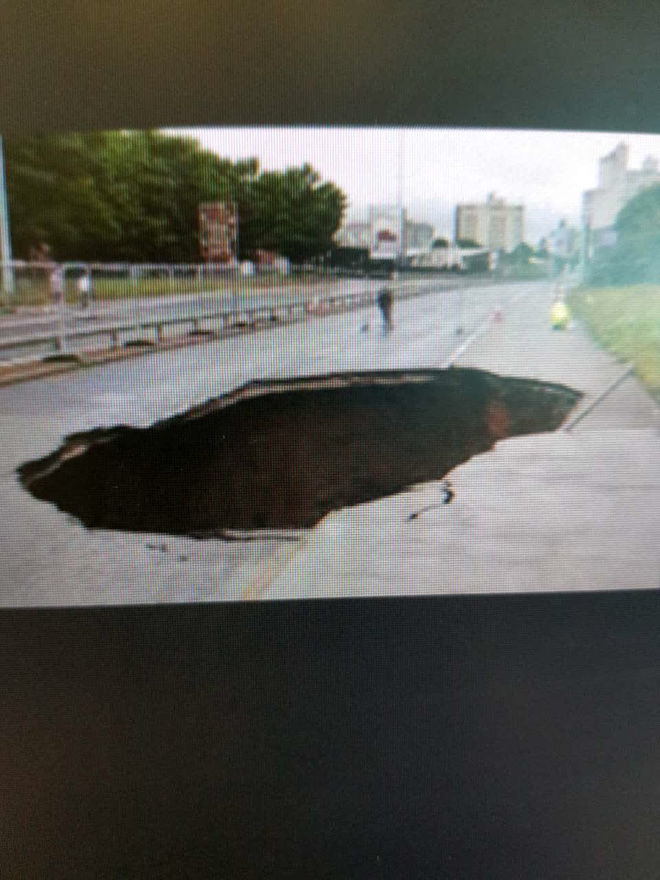 The photograph attached to this roading/streets report
