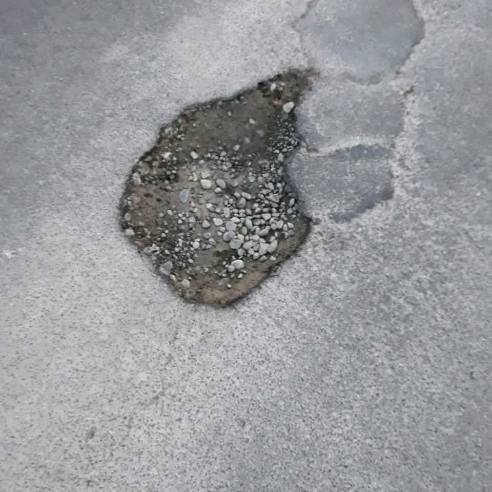 The photograph attached to this roading/streets report