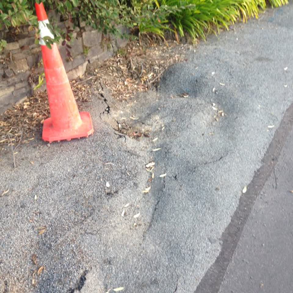 The photograph attached to this roading/streets report