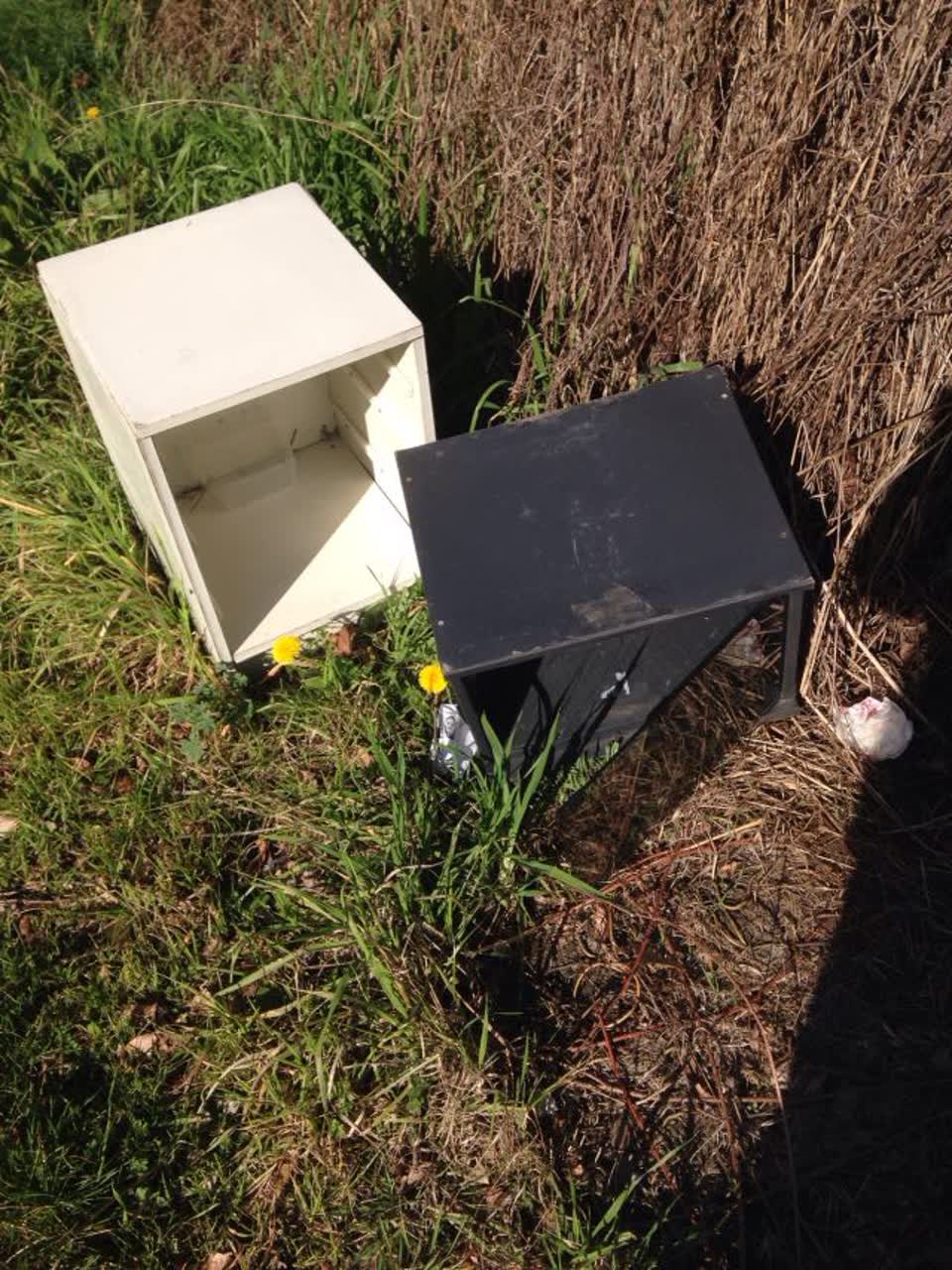 The photograph attached to this rubbish/recycling report