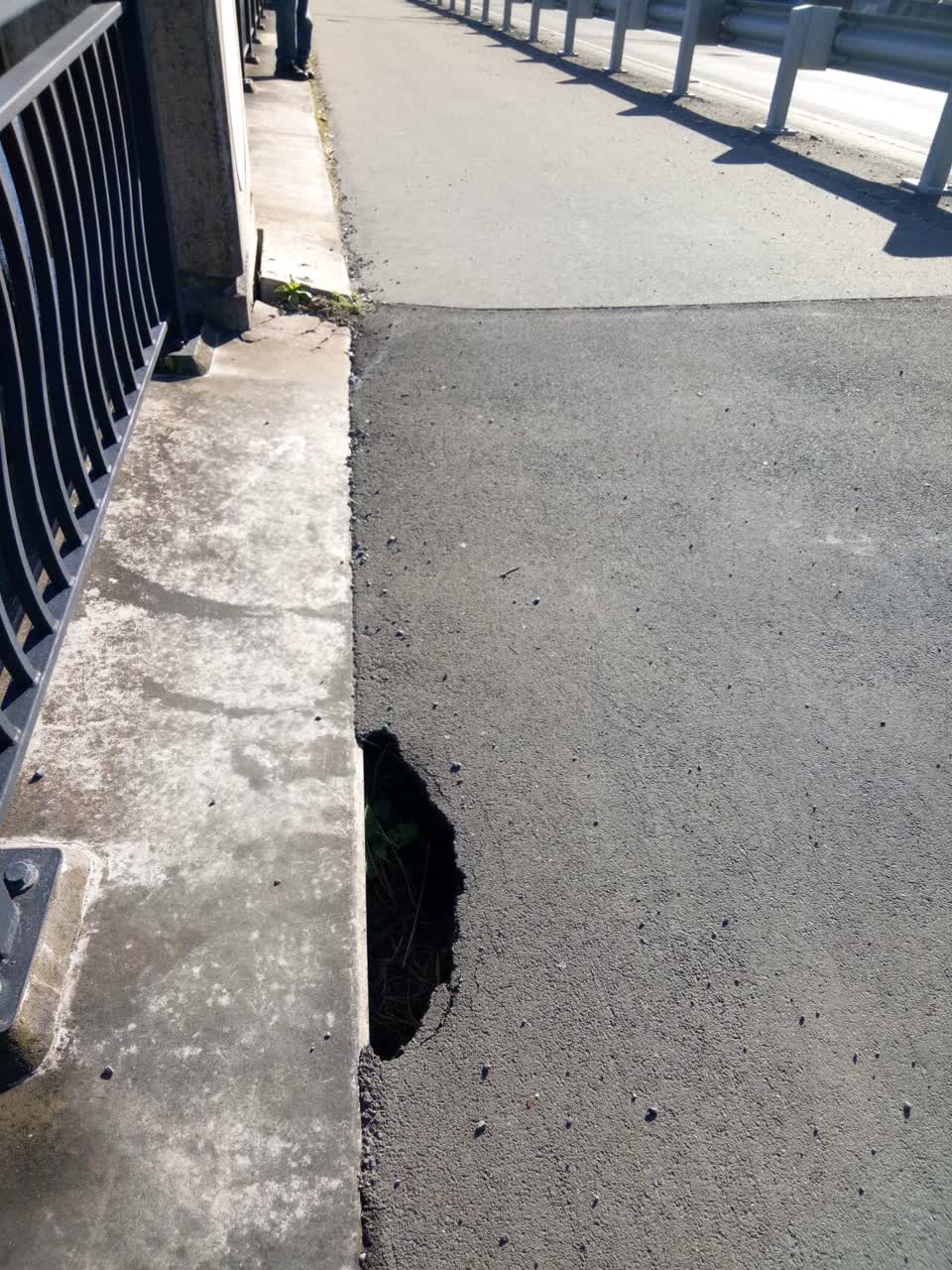 The photograph attached to this roading/streets report