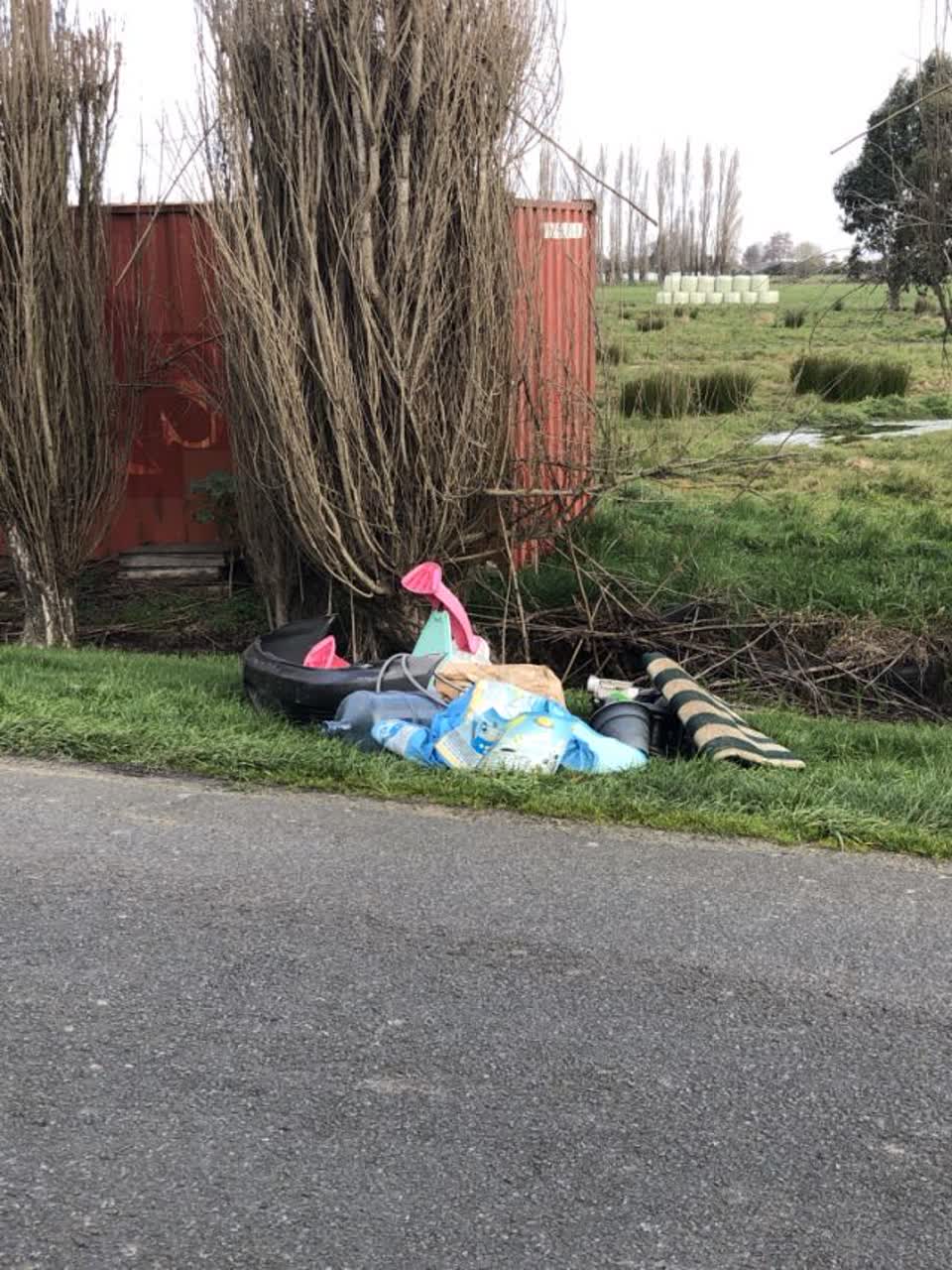 The photograph attached to this rubbish/recycling report