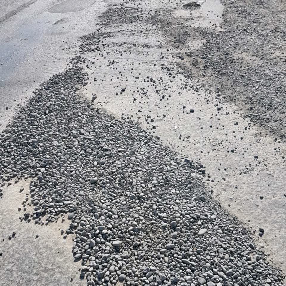 The photograph attached to this roading/streets report