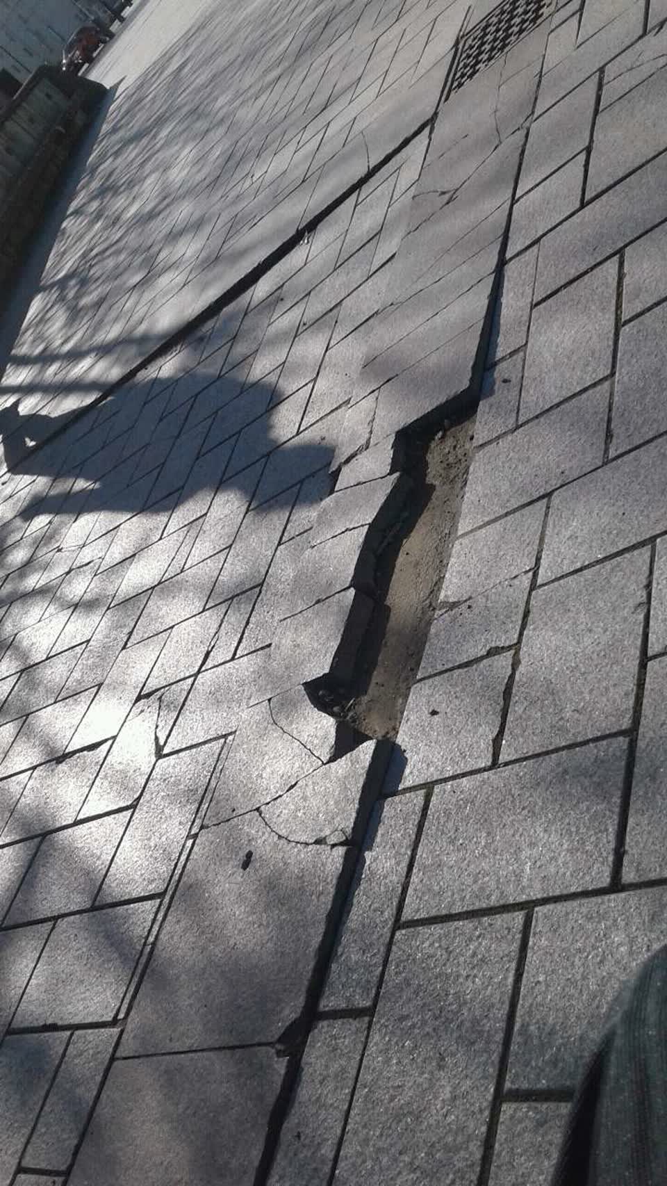 The photograph attached to this roading/streets report