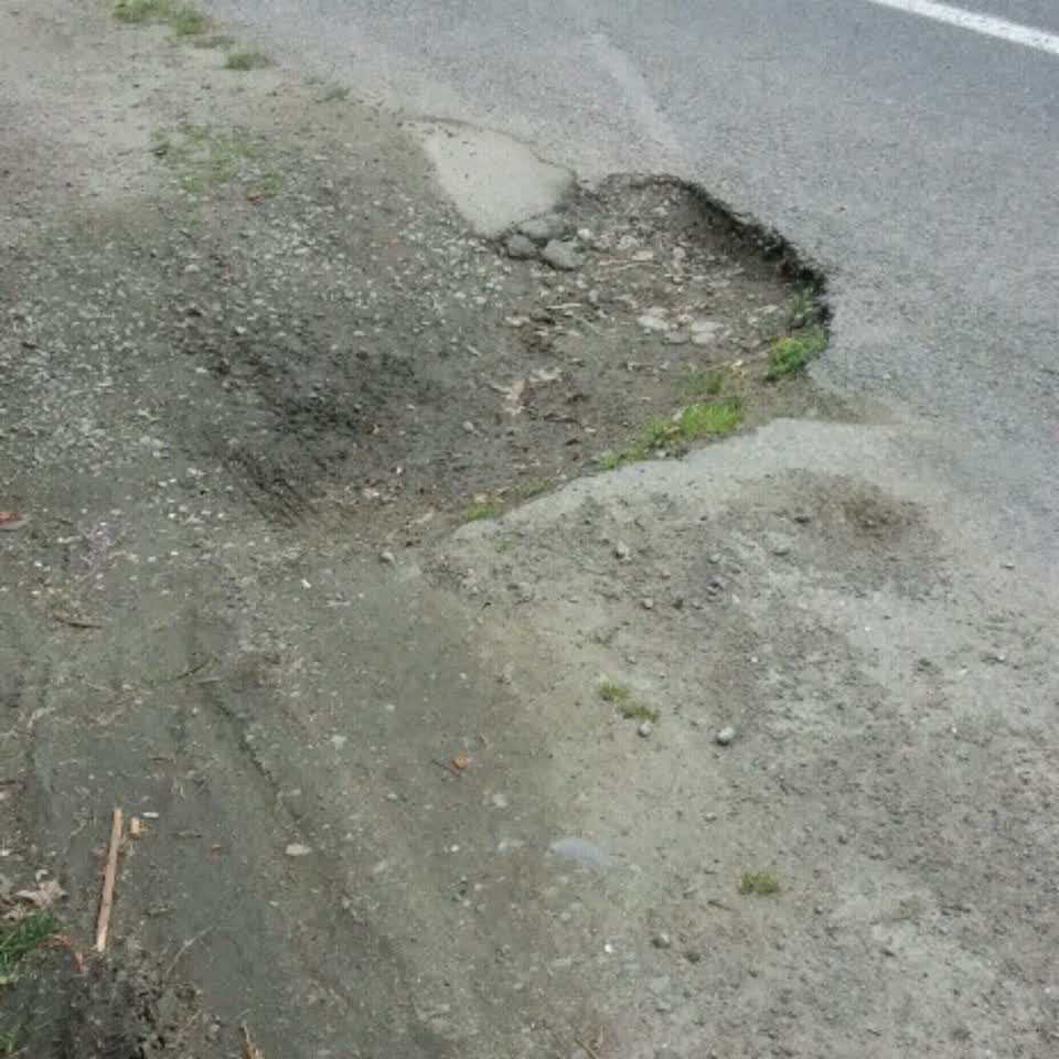 The photograph attached to this roading/streets report
