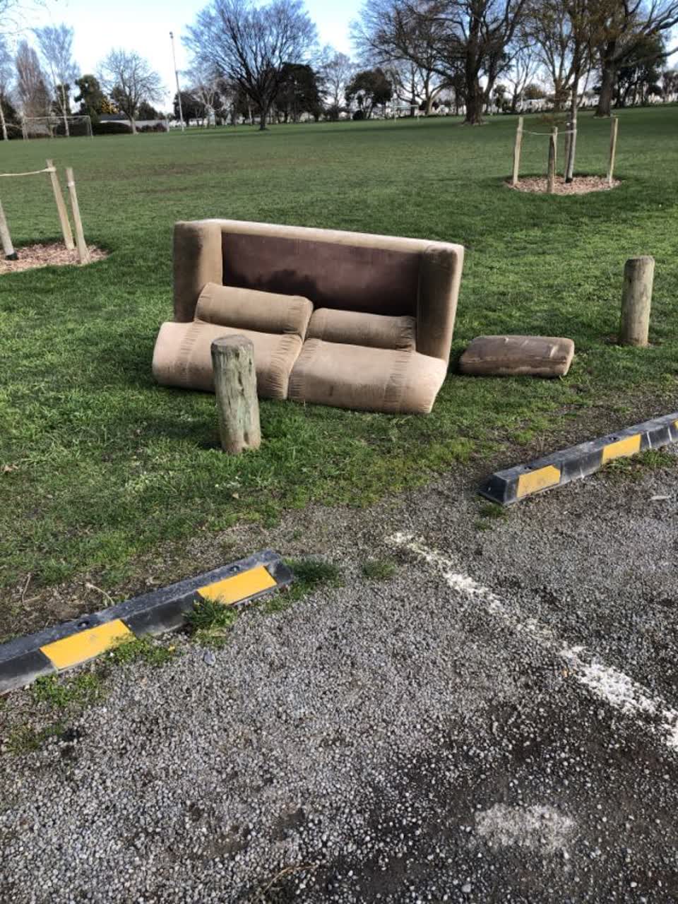 The photograph attached to this rubbish/recycling report