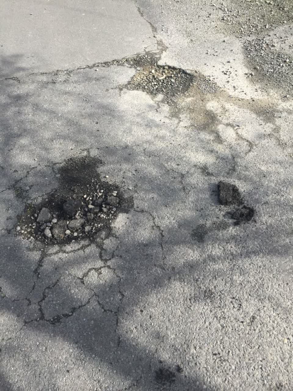 The photograph attached to this roading/streets report