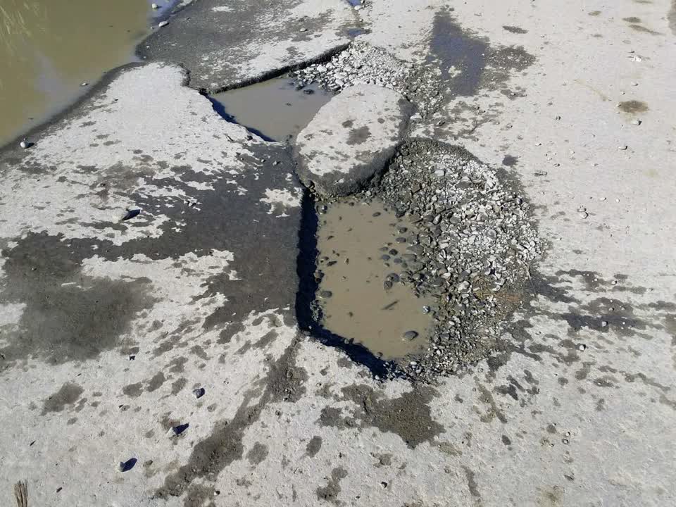 The photograph attached to this roading/streets report