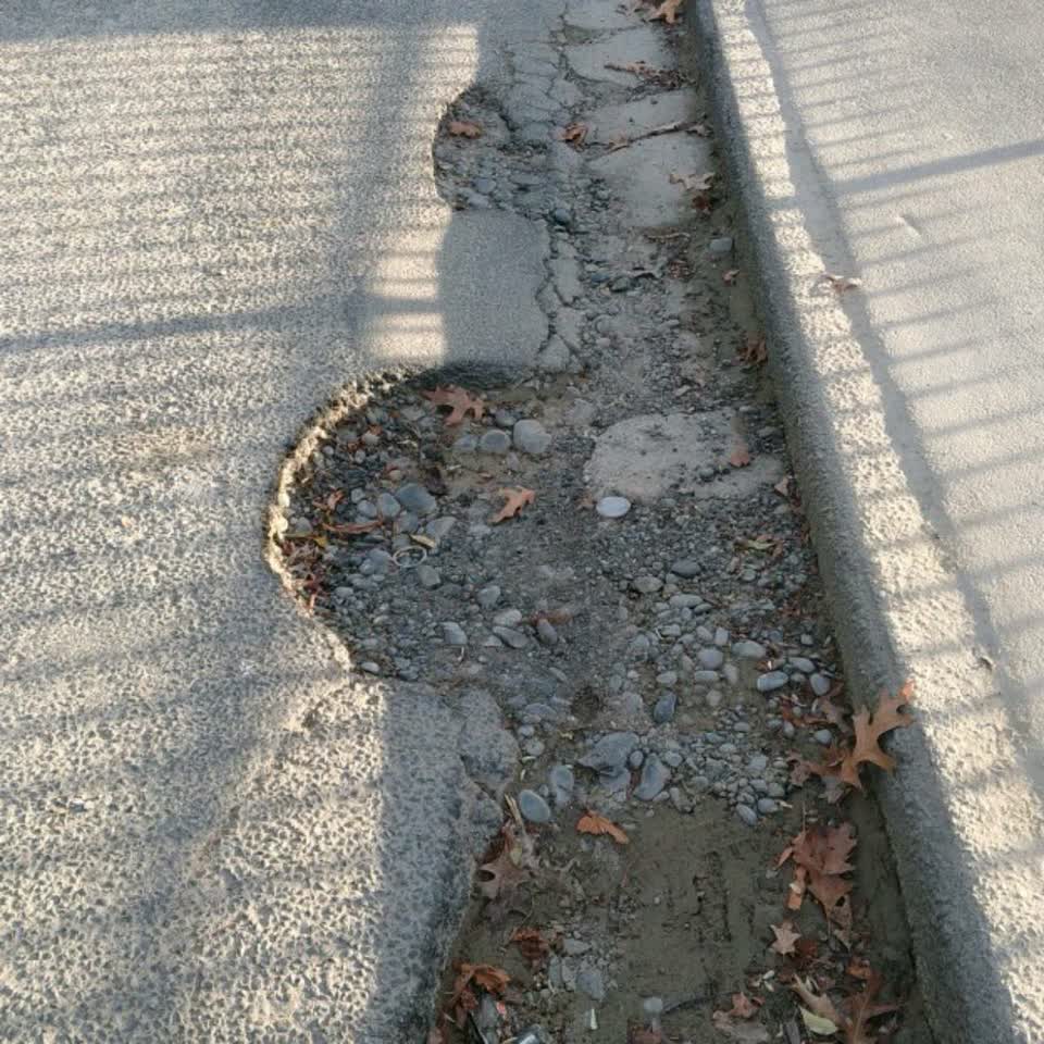 The photograph attached to this roading/streets report