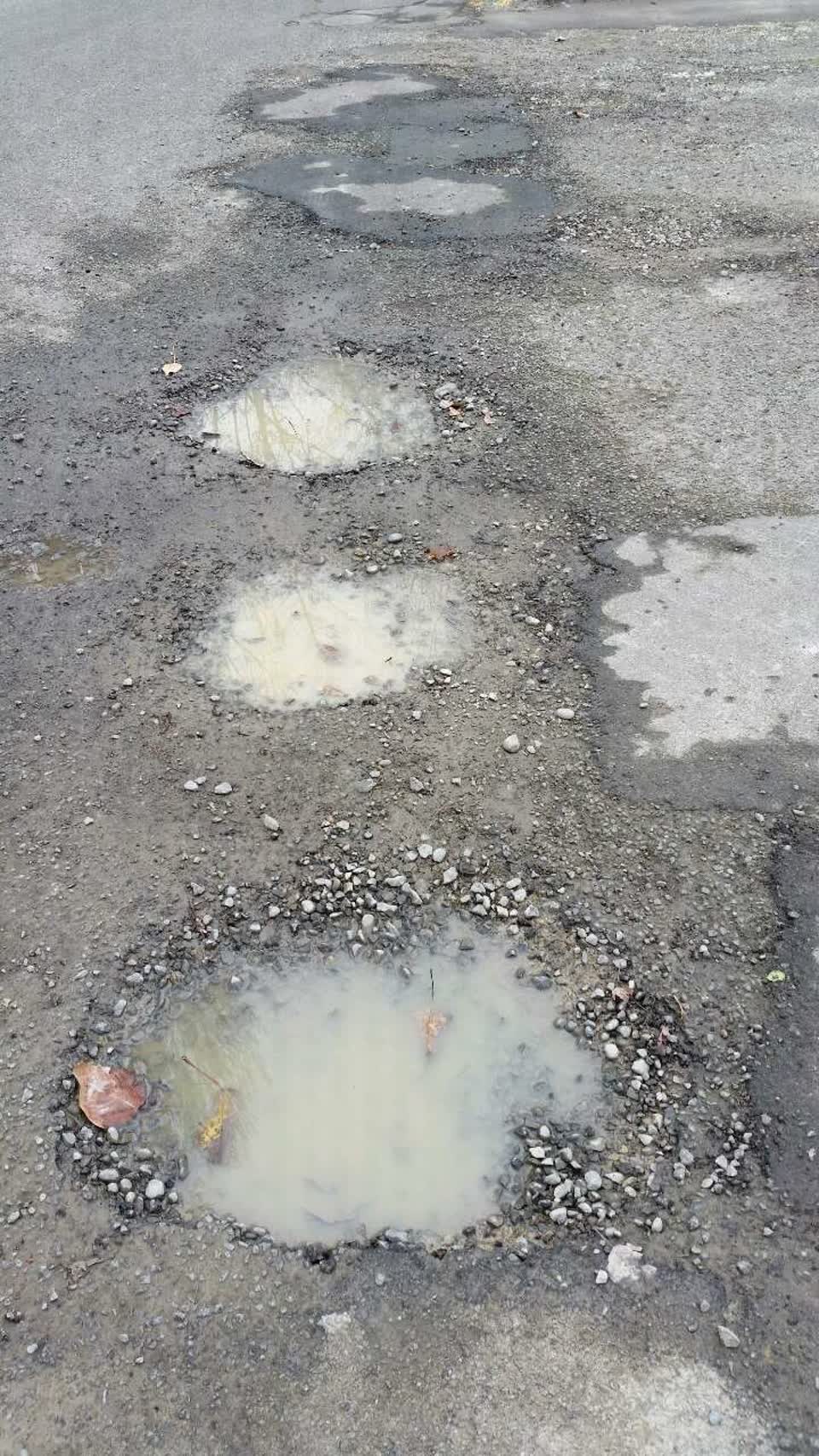 The photograph attached to this roading/streets report