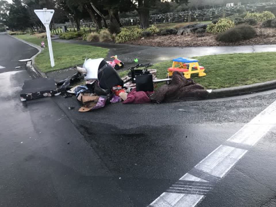 The photograph attached to this rubbish/recycling report