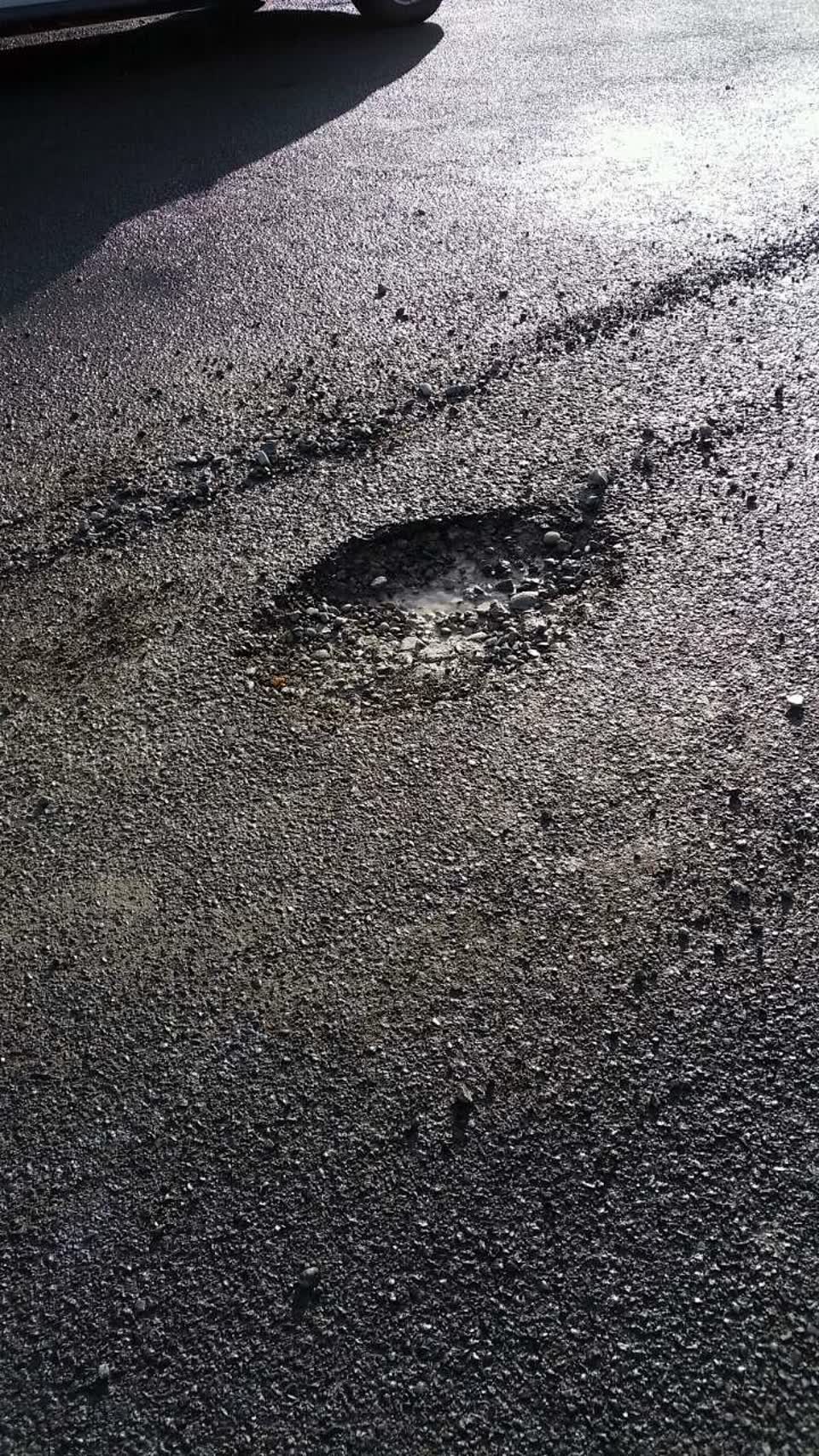 The photograph attached to this roading/streets report