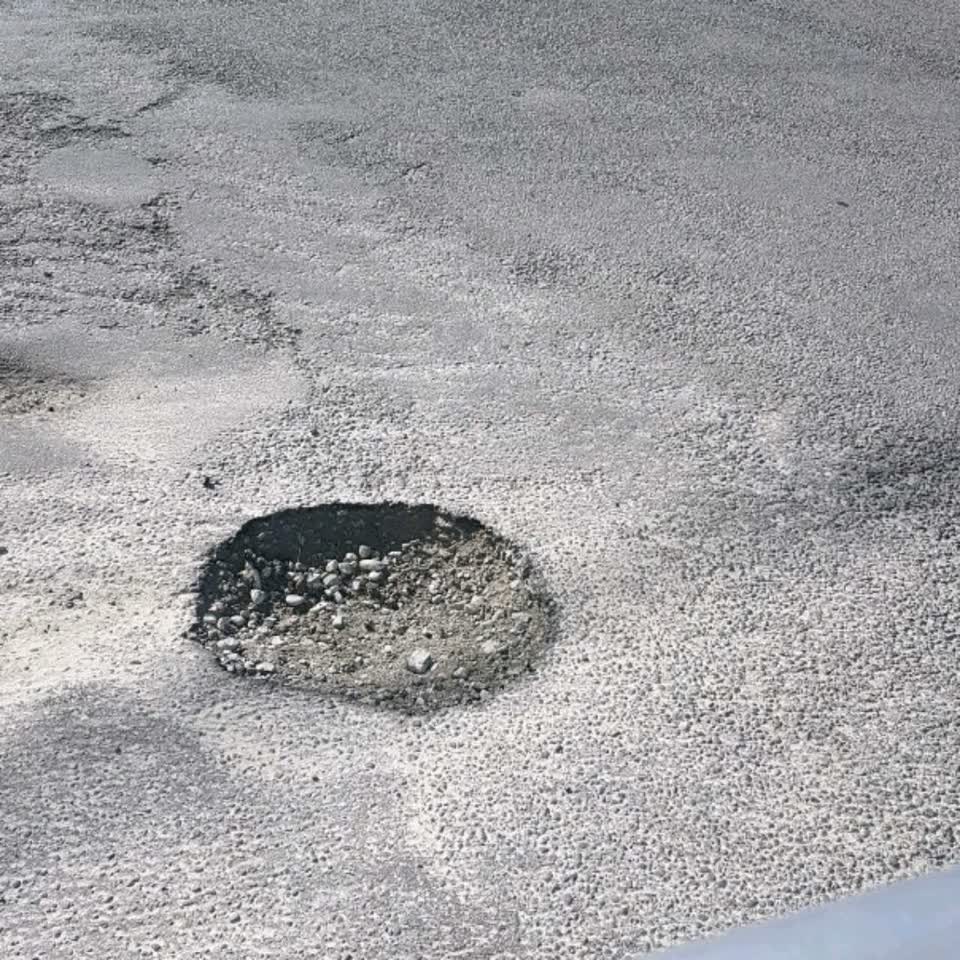 The photograph attached to this roading/streets report