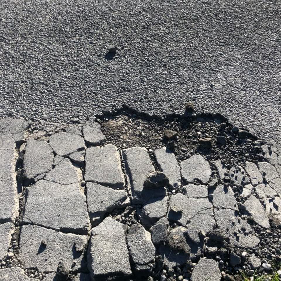The photograph attached to this roading/streets report