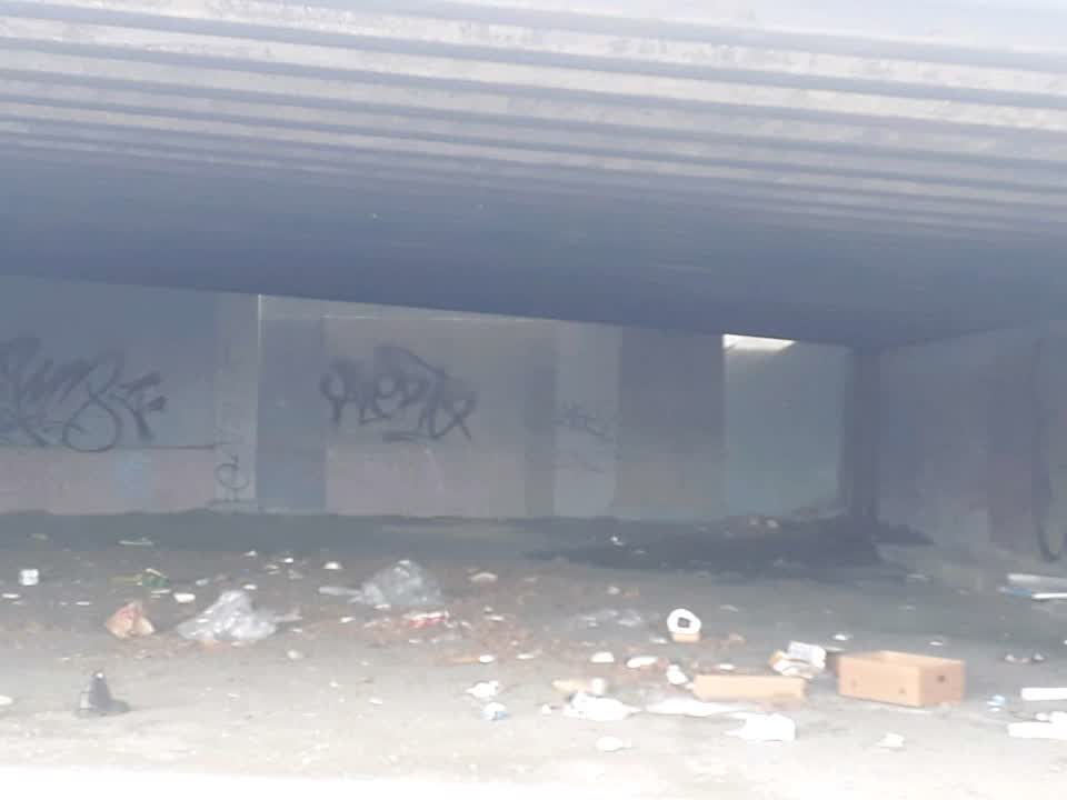 The photograph attached to this rubbish/recycling report