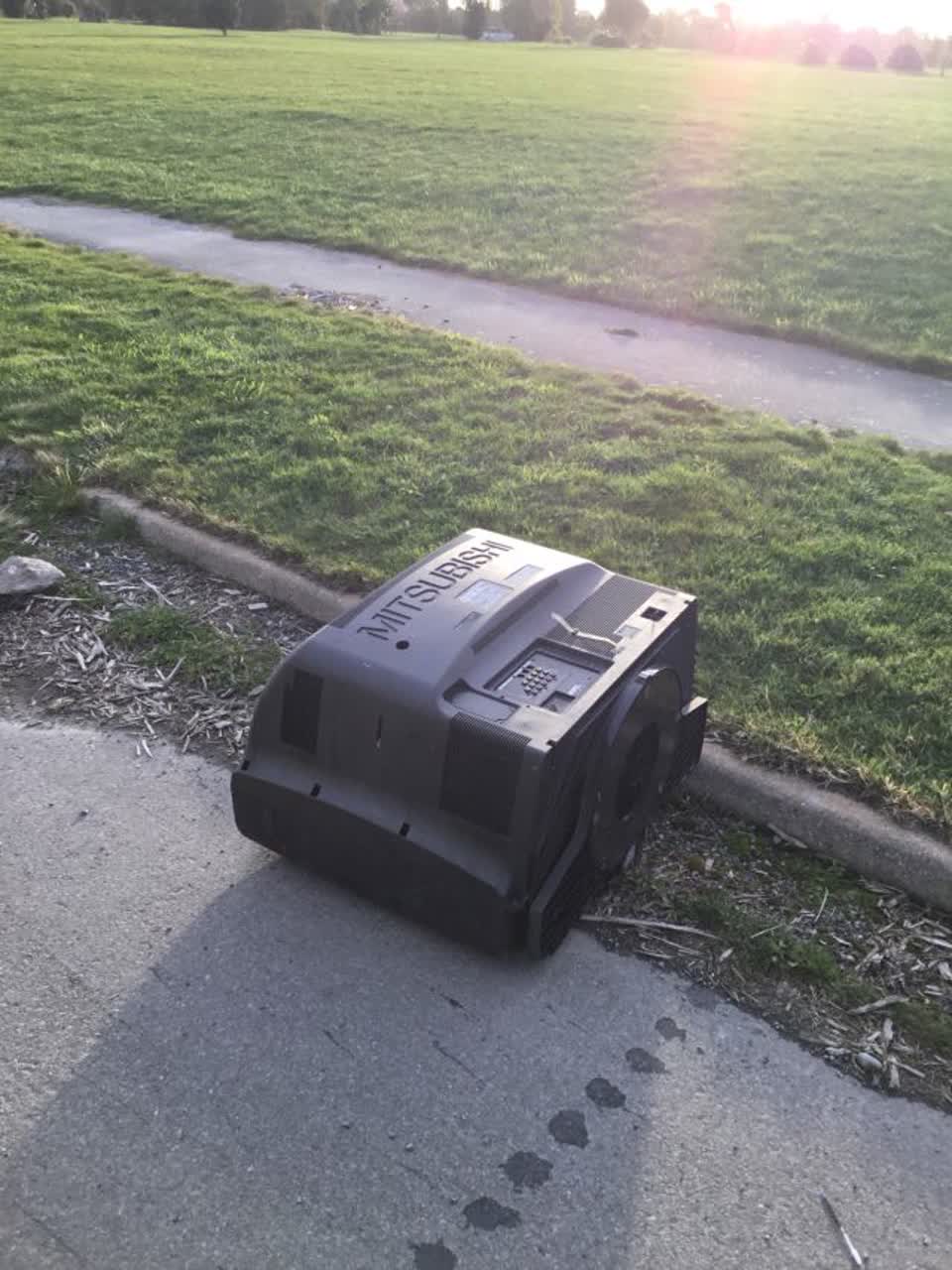 The photograph attached to this rubbish/recycling report