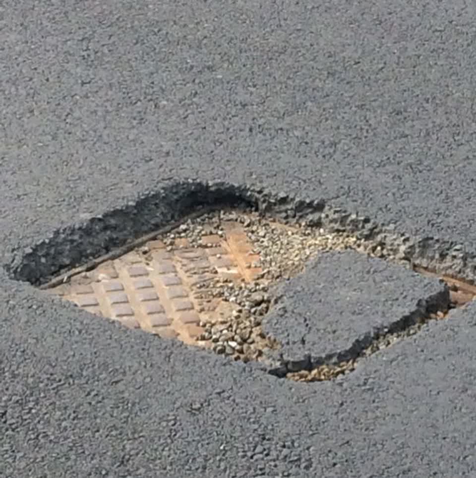 The photograph attached to this roading/streets report