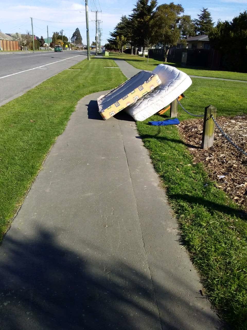 The photograph attached to this rubbish/recycling report