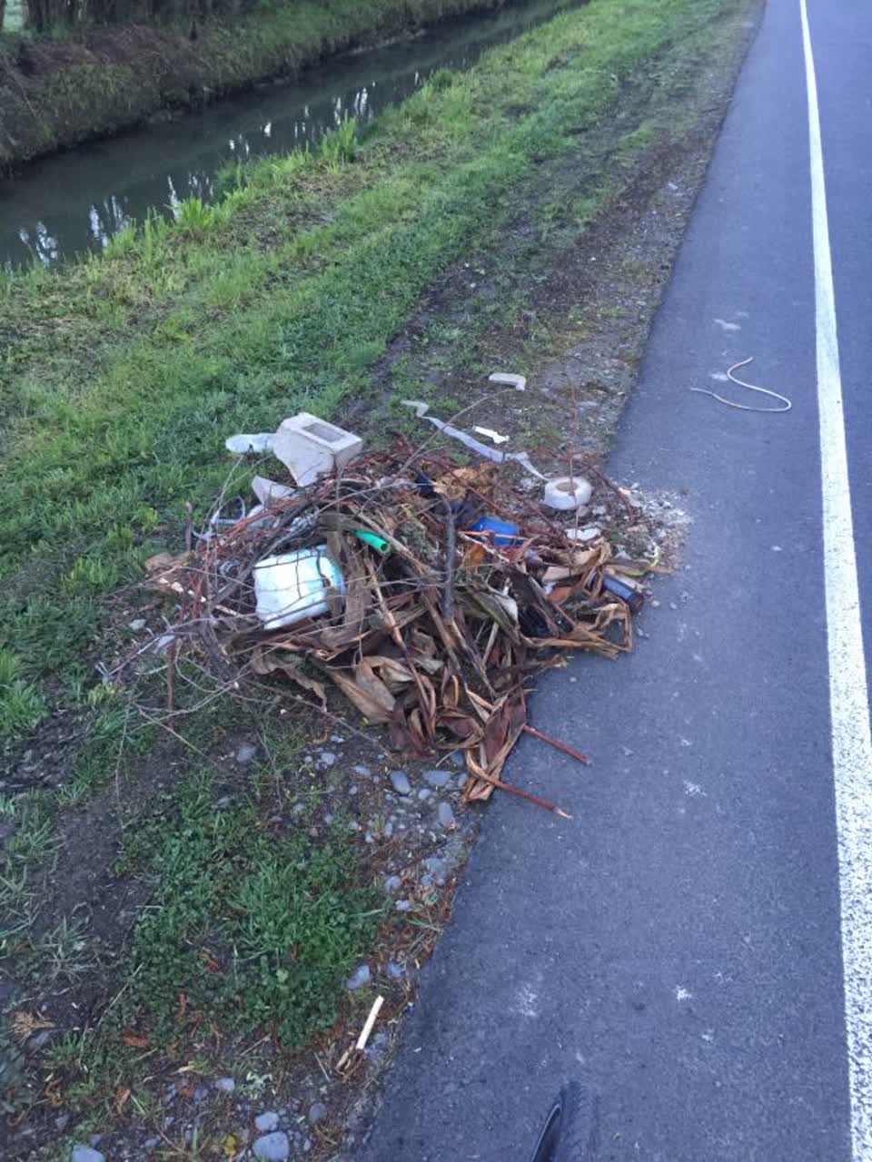 The photograph attached to this rubbish/recycling report