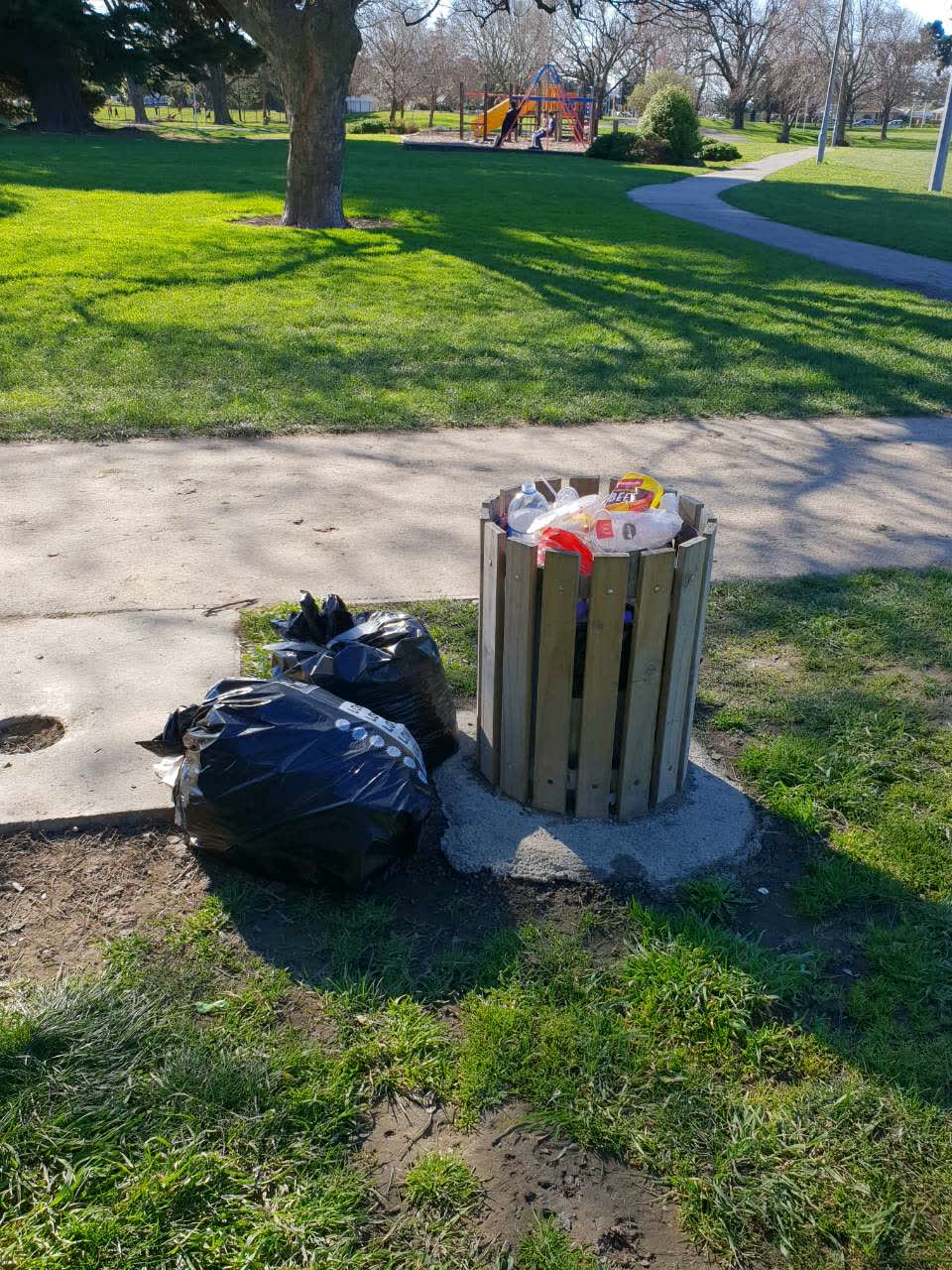 The photograph attached to this rubbish/recycling report