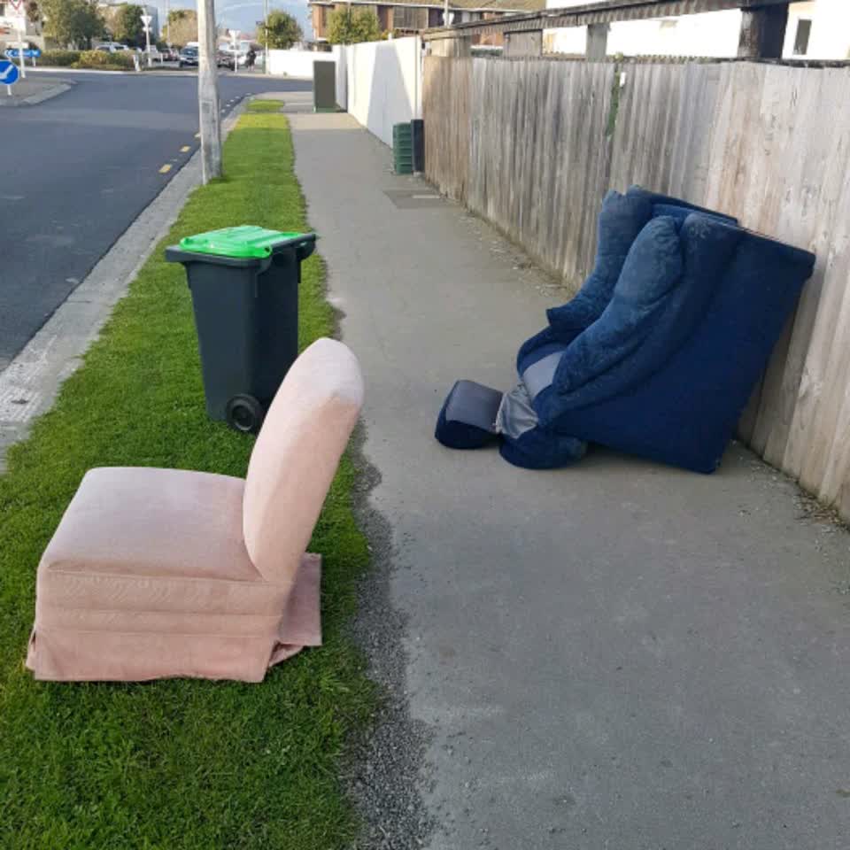 The photograph attached to this rubbish/recycling report