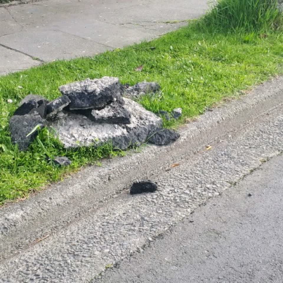 The photograph attached to this roading/streets report
