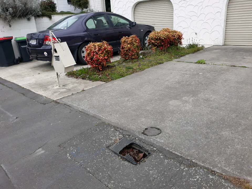 The photograph attached to this roading/streets report