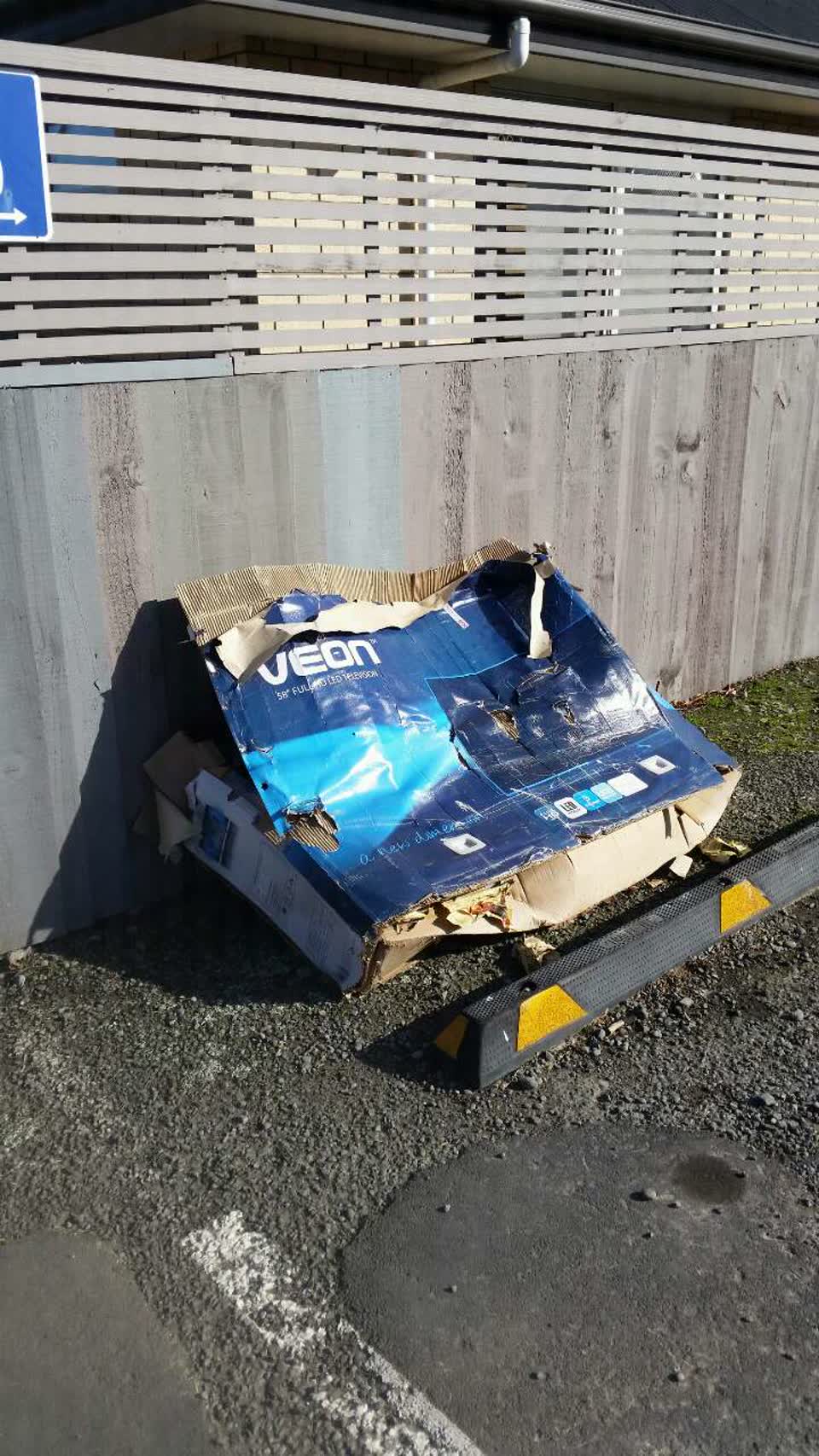 The photograph attached to this rubbish/recycling report