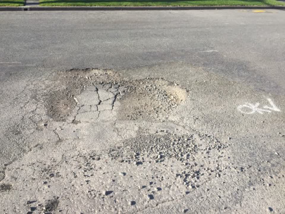 The photograph attached to this roading/streets report
