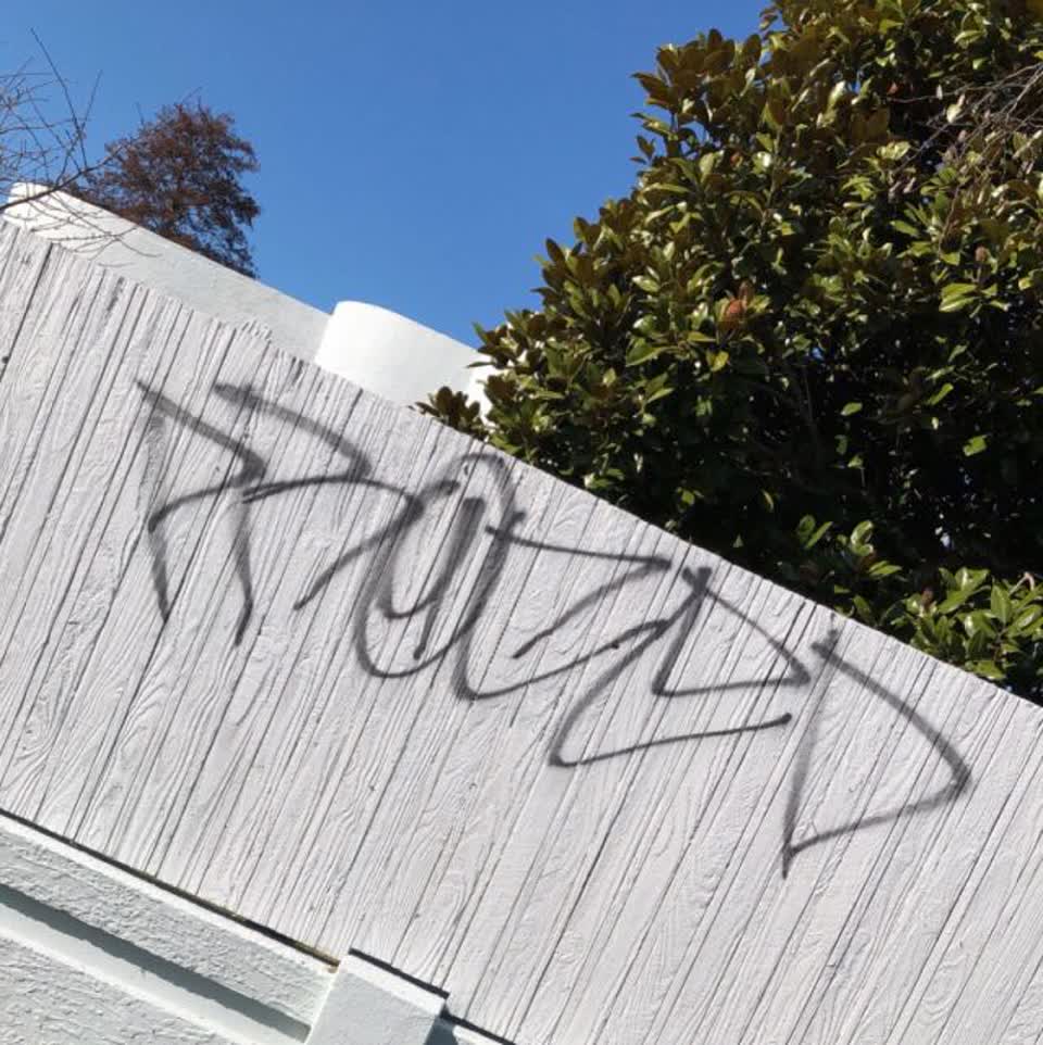 The photograph attached to this graffiti report