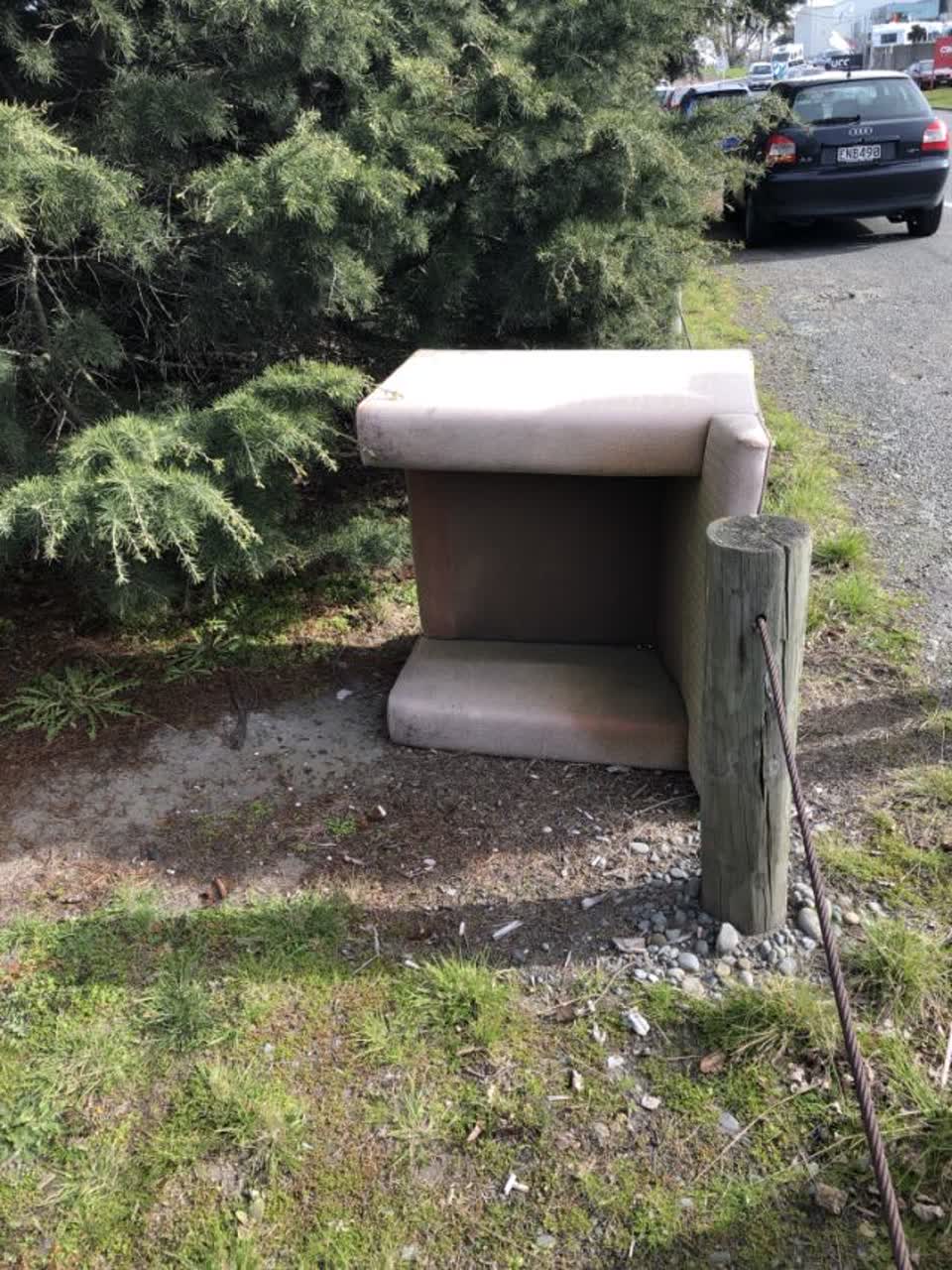 The photograph attached to this rubbish/recycling report