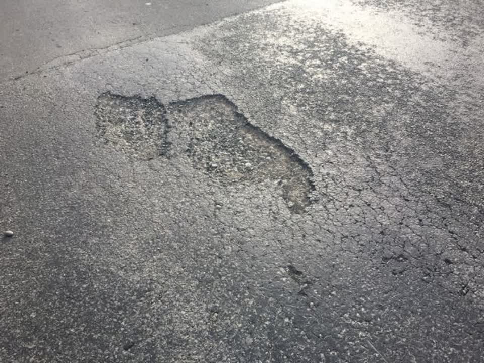 The photograph attached to this roading/streets report