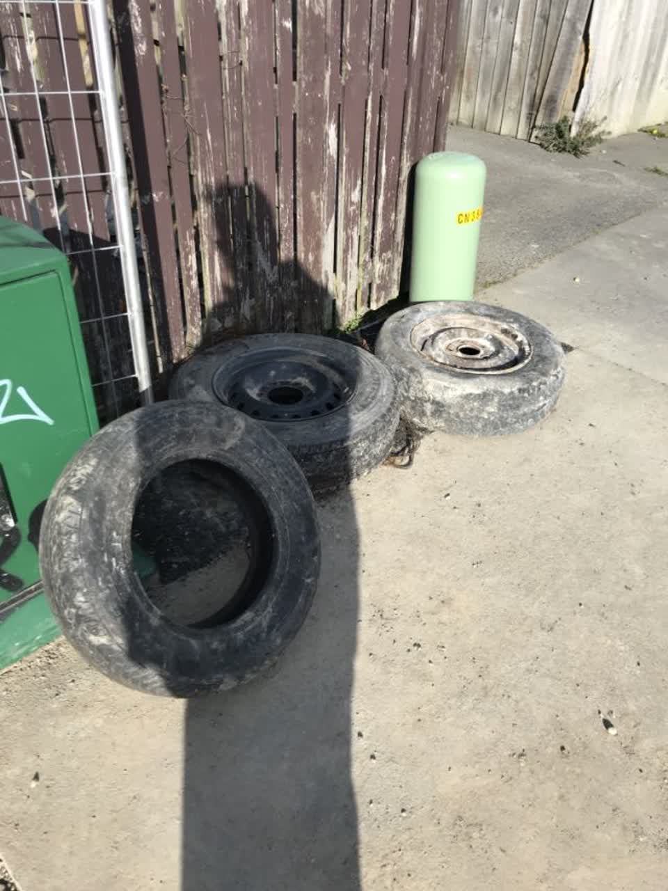 The photograph attached to this rubbish/recycling report