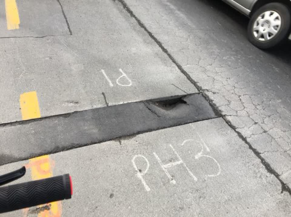 The photograph attached to this roading/streets report
