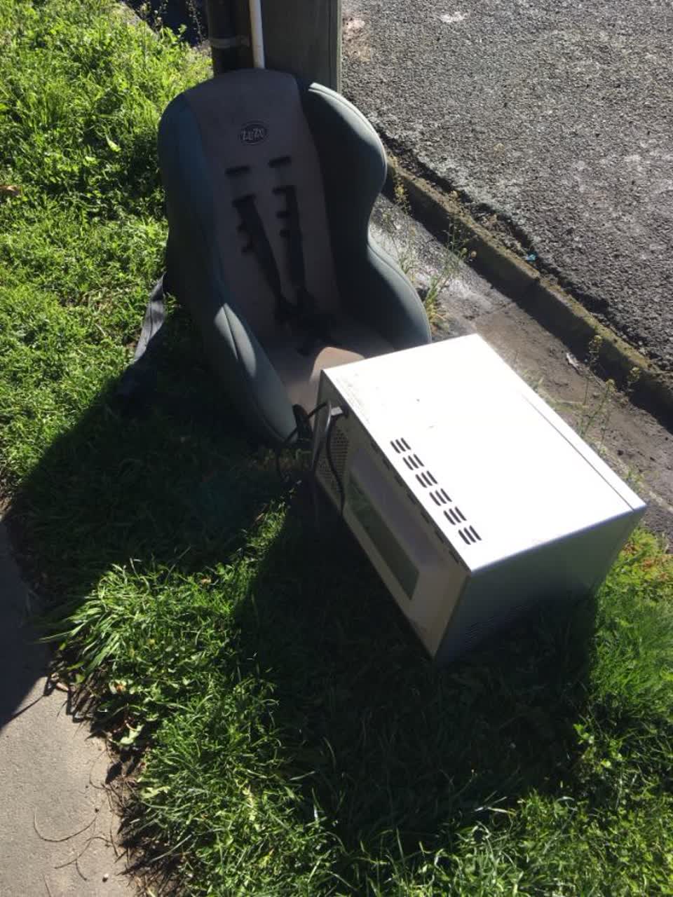 The photograph attached to this rubbish/recycling report