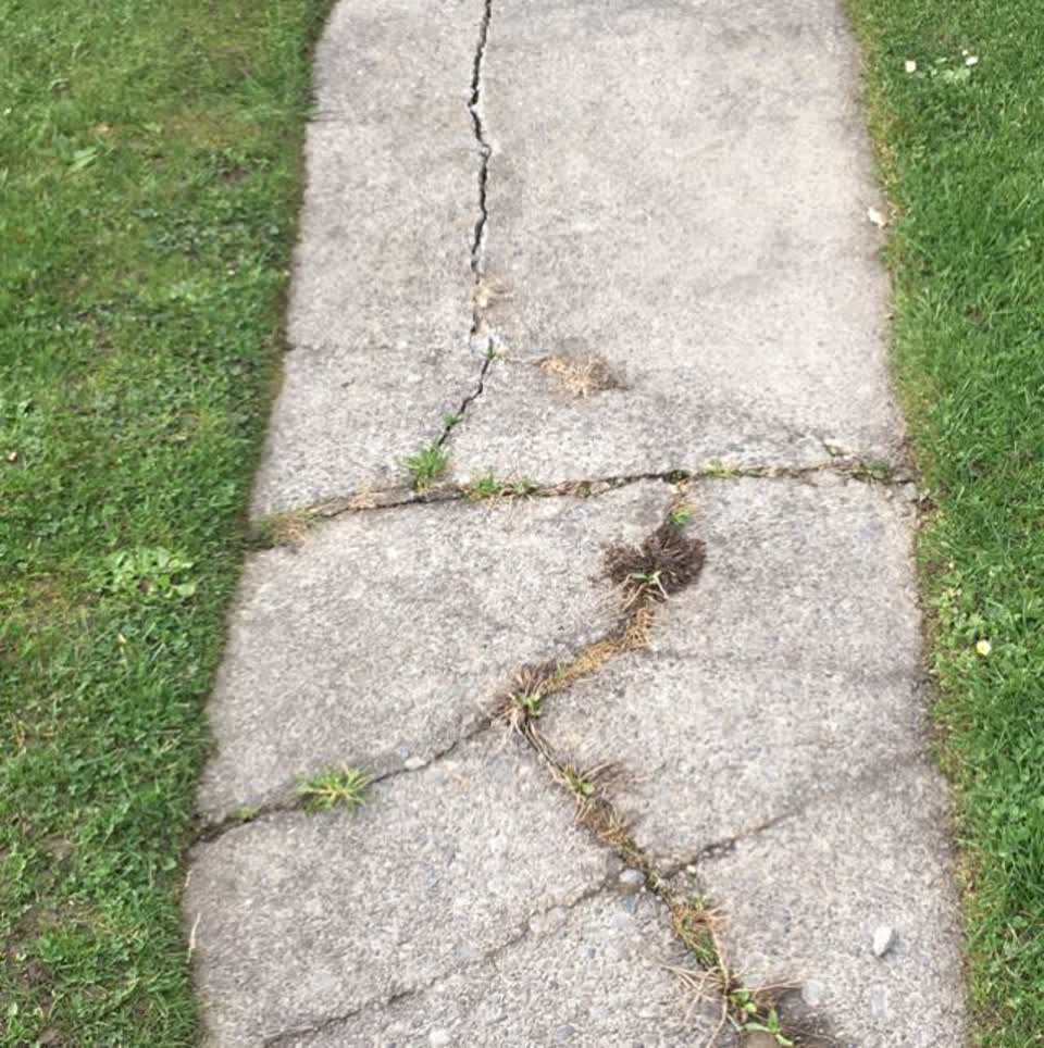 The photograph attached to this roading/streets report