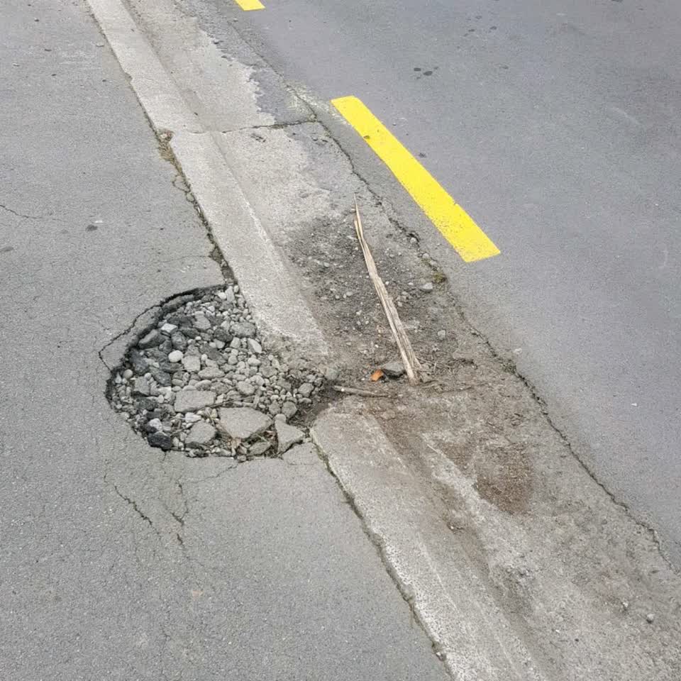 The photograph attached to this roading/streets report