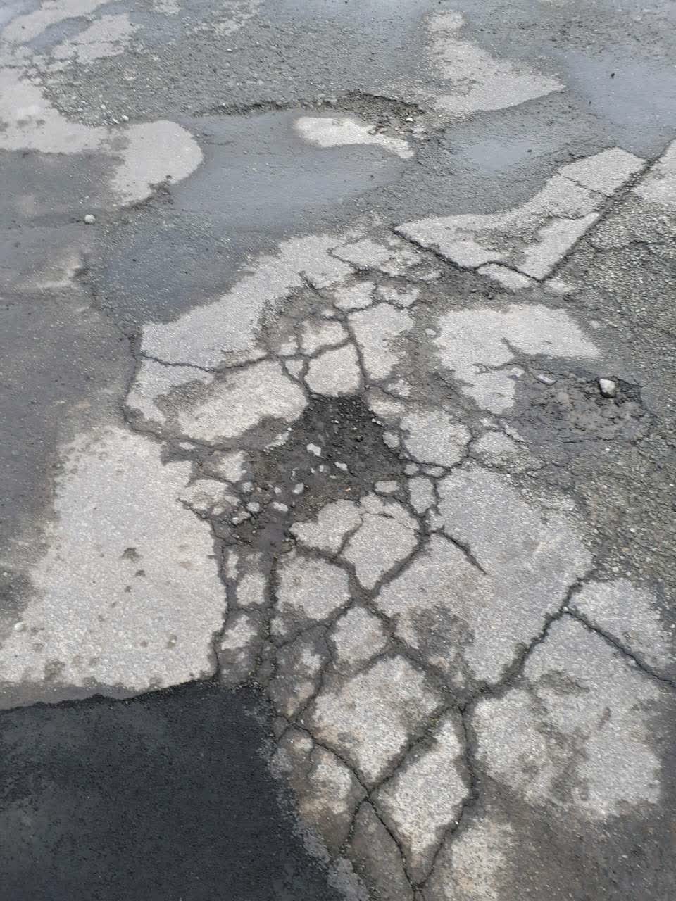 The photograph attached to this roading/streets report